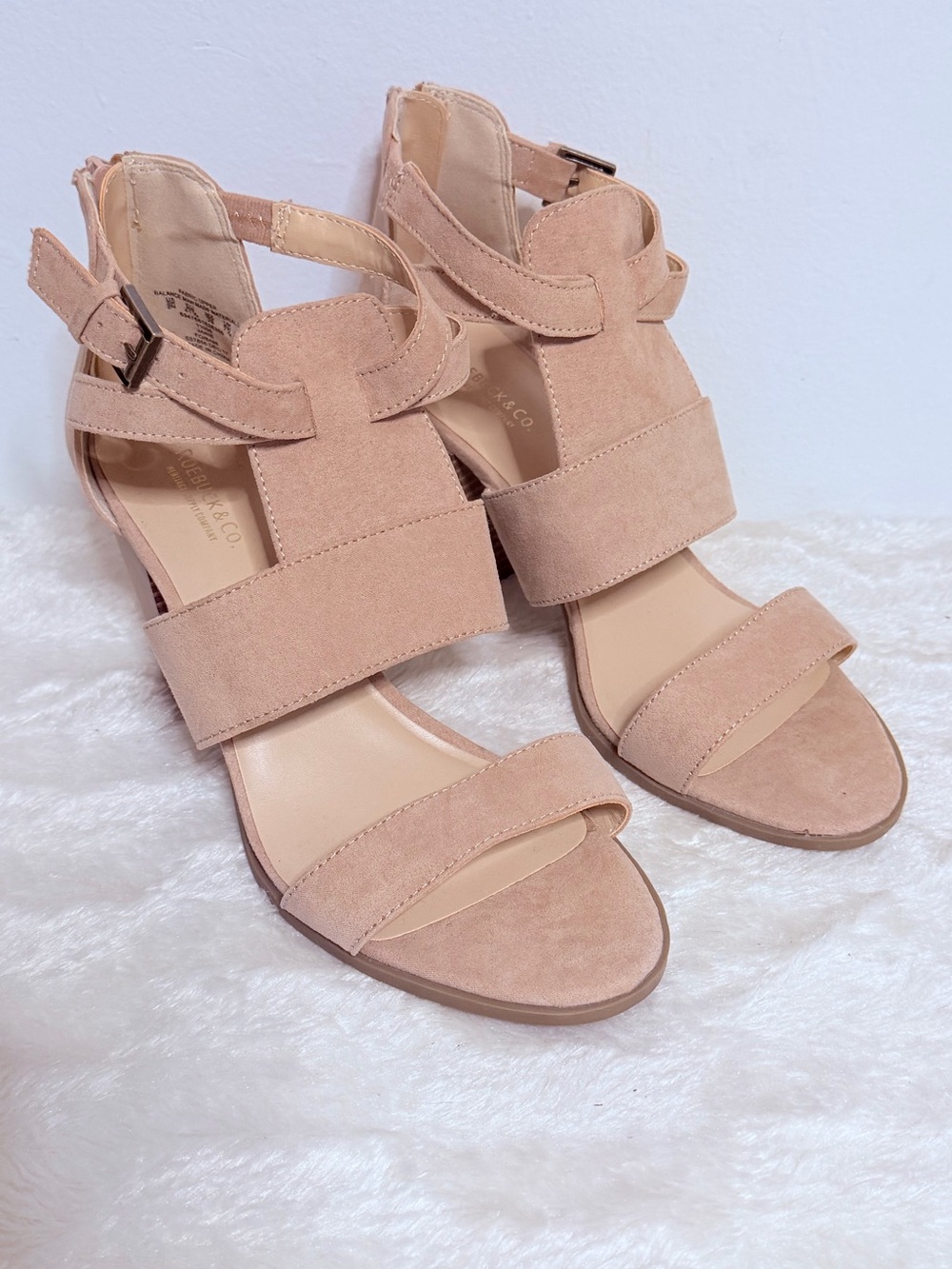 Roebuck & Co. Nude Suede Strappy Block Heel Sandals sz 9
